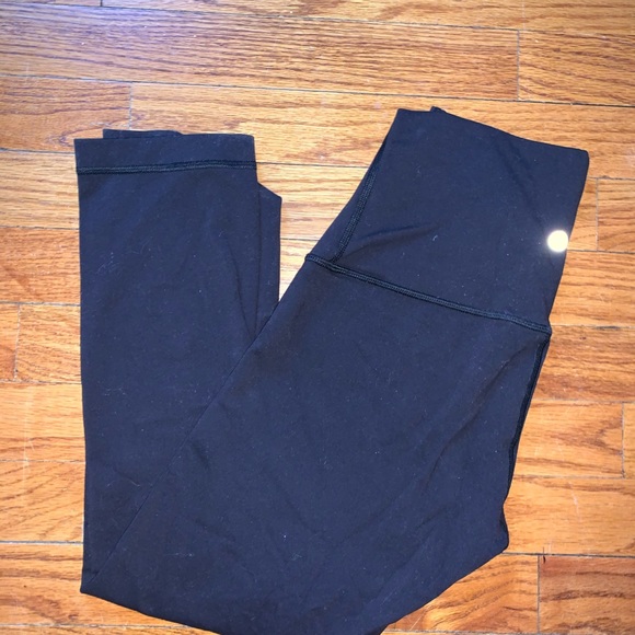 Women’s align Cropped - Picture 2 of 3